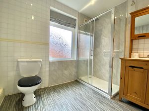 Main Shower Room- click for photo gallery